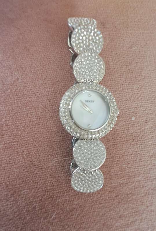 A touch of elegance, Sekonda Seksy crystal watch beautiful like new