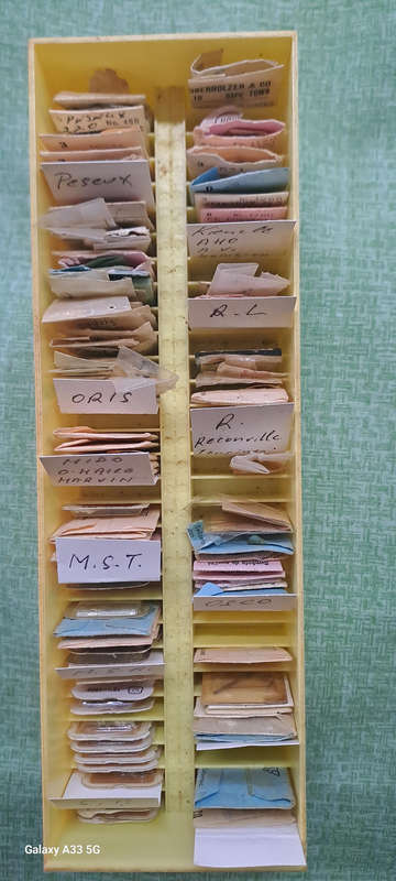 box of 100`s, sorted and originally packed new vintage watch winding stems multiple per pack