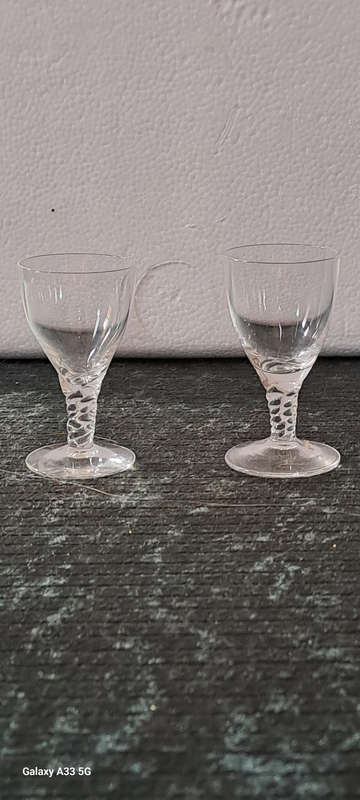 Set of 2 schnaps  Amager/Twist glasses Kapstrup glassworks Holmegaad
