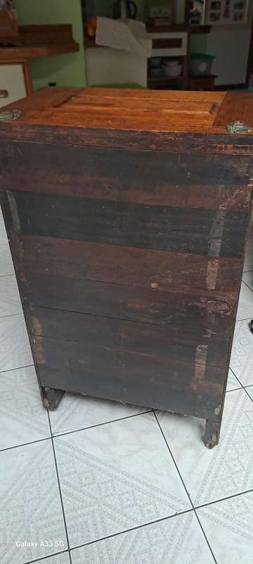 Antique Colonial Refrigerator/icebox/cooler "The Keyser Manufacturing co" oak excellent piece