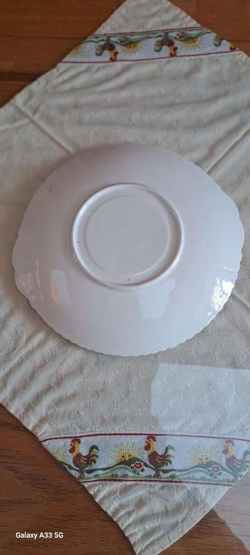 vintage beautiful large plate/platter/saucer for tureen?