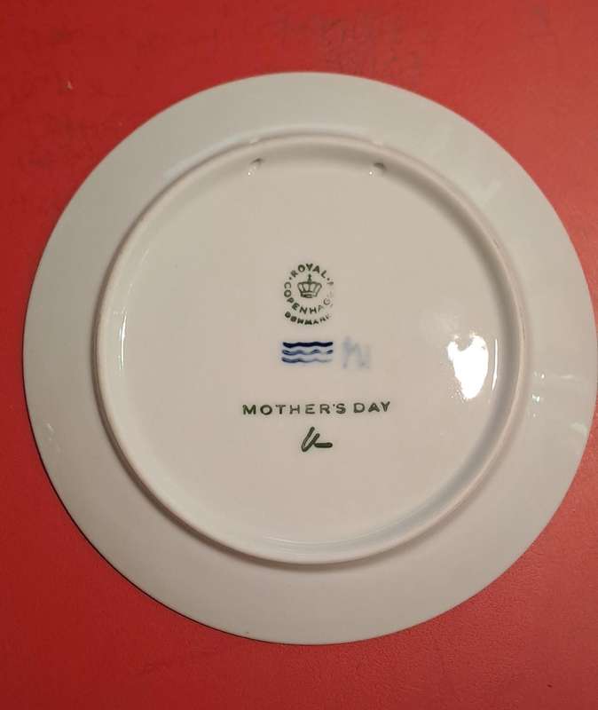 Royal Copenhagen mothers day 1972  Kamma Svensson