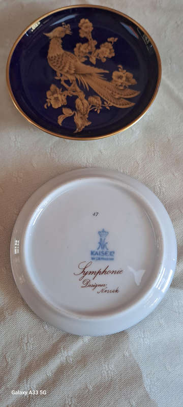 2x Kaiser Germany Symphonie design Nossek small display plates