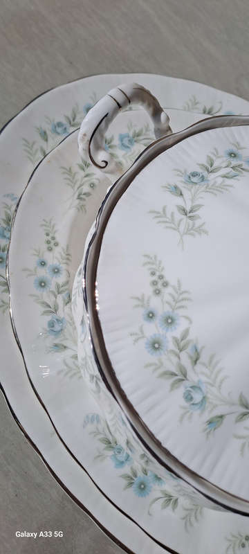 Paragon Debutante 2x large platters and 1x tureen no damage Beautiful