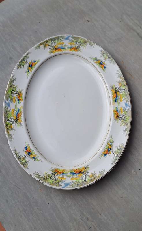 Lagre porcelain platter  JOHN MADDOCK & SON - Royal  Vitreous 37 CM