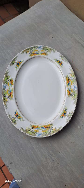 Lagre porcelain platter  JOHN MADDOCK & SON - Royal  Vitreous 37 CM