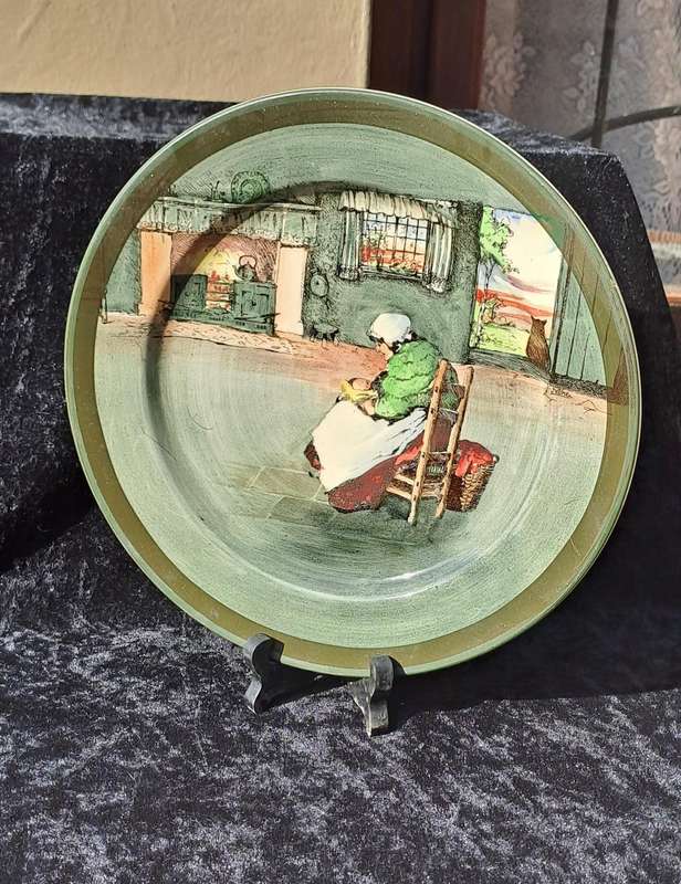 ROYAL DOULTON WALL PLATE 26 CM