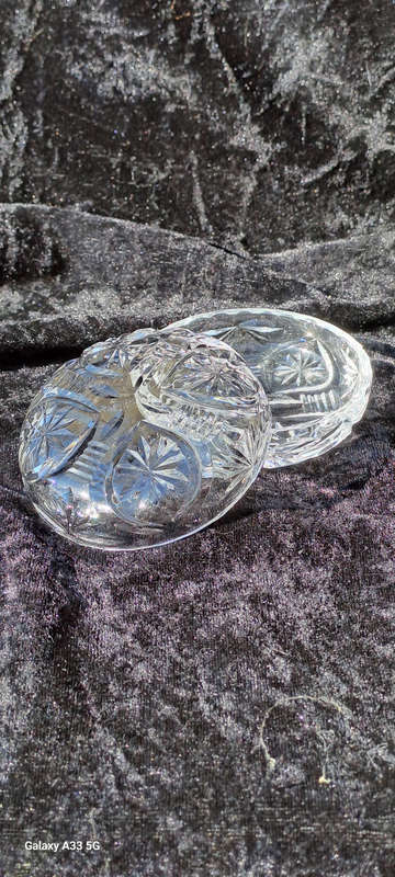 Beautifull vintage glass lidded trinket dish