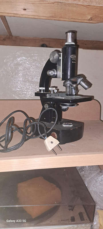complete Fujiopt Tokyo 7400 microscope in box with key and extras