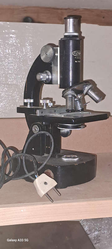 complete Fujiopt Tokyo 7400 microscope in box with key and extras