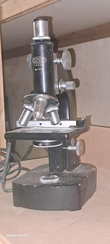 complete Fujiopt Tokyo 7400 microscope in box with key and extras
