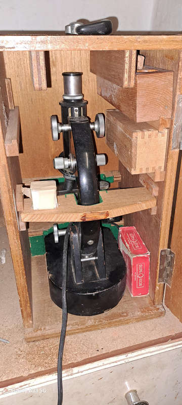 complete Fujiopt Tokyo 7400 microscope in box with key and extras