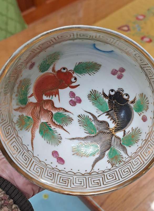 Lovely rare Famille Rose gold fish rice bowl wealth and abundance