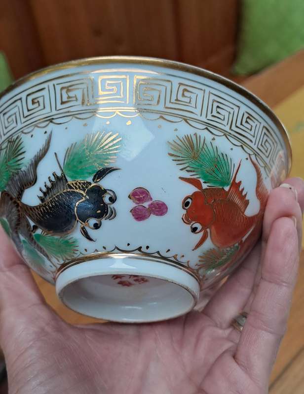 Lovely rare Famille Rose gold fish rice bowl wealth and abundance