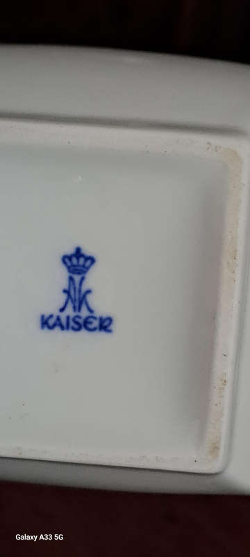 Elegant Vintage Kaiser Table Vase rare find