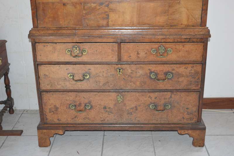 beautiful Queen Anne Secretaire chest/ Escritoire can 1710 in bur walnut.