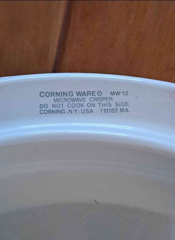 Corningware crisper like new MW 12