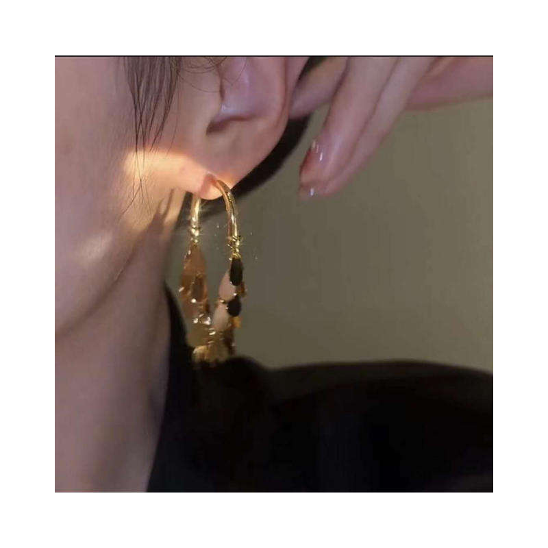 Gold teardrop earrings