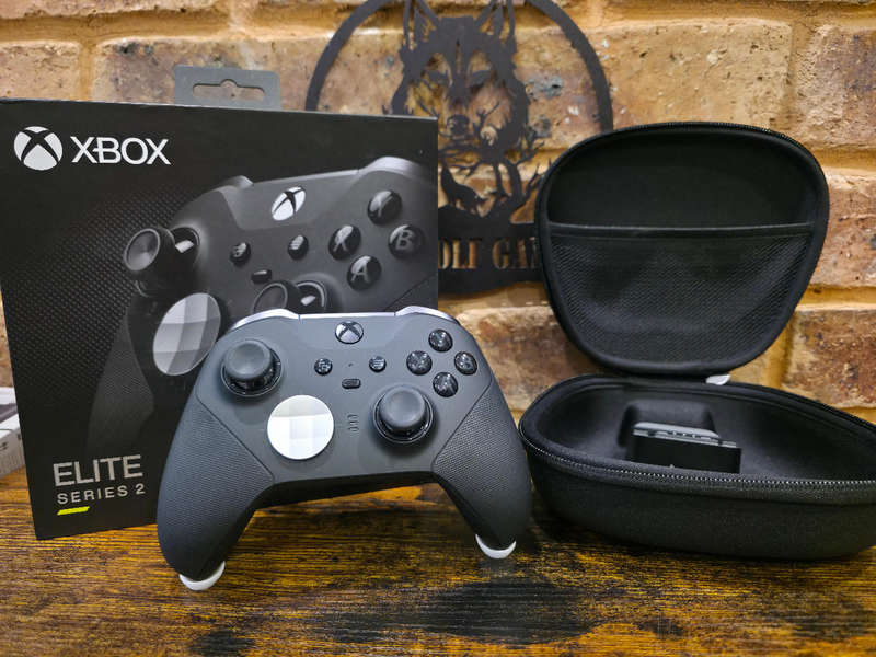 Xbox Elite Series 2 - Black Controller + Components + Storage Case