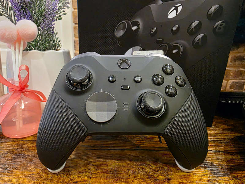 Xbox Elite Series 2 - Black Controller + Components + Storage Case