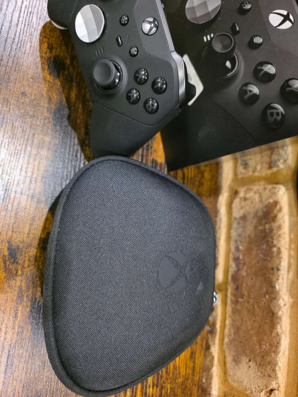 Xbox Elite Series 2 - Black Controller + Components + Storage Case