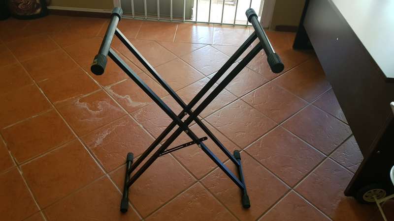 2 x Electronic Keyboard Stand