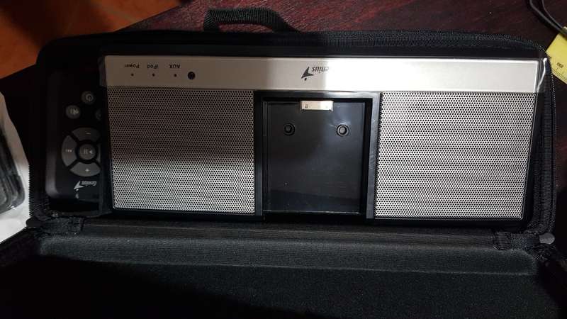 Apple iPod Classic 160GB 2009, Genius iTempo 350 Portable Speaker System for iPod & iPod Case