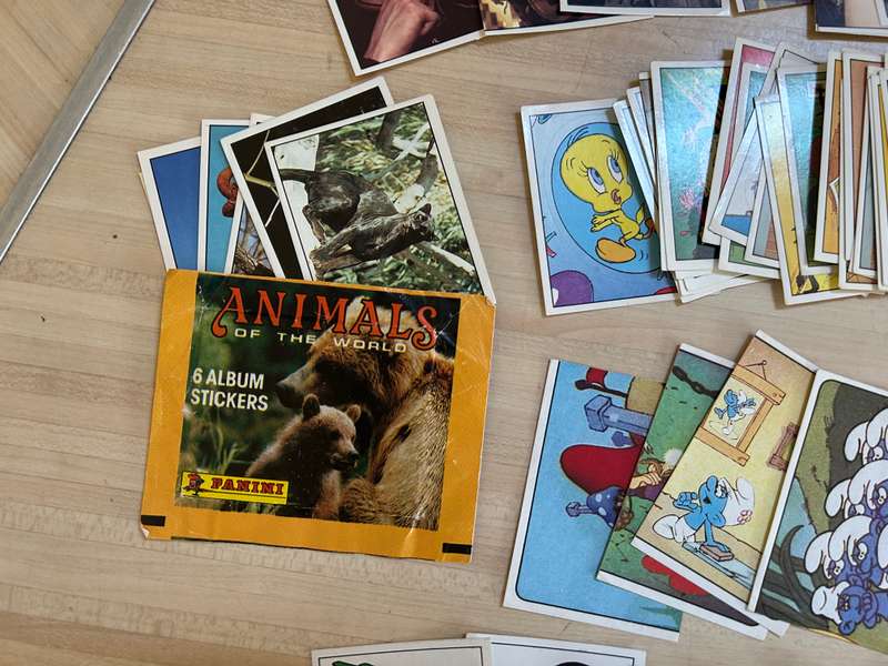 A lot of 136 Vintage PANINI Italy STICKERS LOONEY TUNES DISNEY SNOOPY FLINSTONES