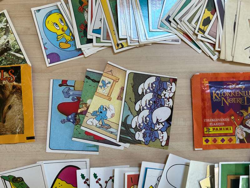 A lot of 136 Vintage PANINI Italy STICKERS LOONEY TUNES DISNEY SNOOPY FLINSTONES