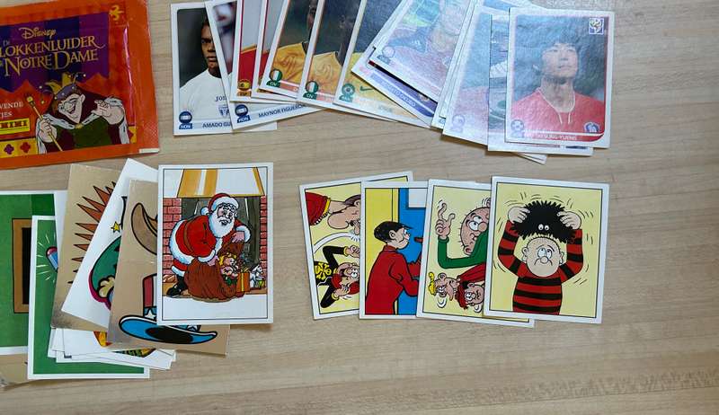 A lot of 136 Vintage PANINI Italy STICKERS LOONEY TUNES DISNEY SNOOPY FLINSTONES