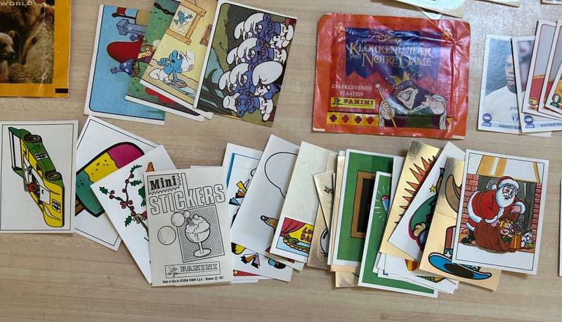 A lot of 136 Vintage PANINI Italy STICKERS LOONEY TUNES DISNEY SNOOPY FLINSTONES