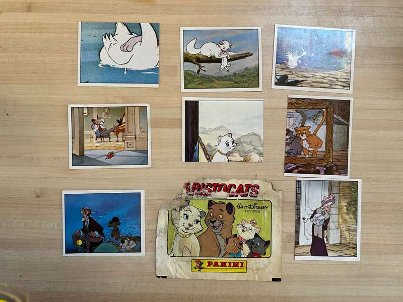A lot of 136 Vintage PANINI Italy STICKERS LOONEY TUNES DISNEY SNOOPY FLINSTONES