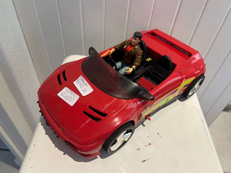The JAMES BOND junior animated show Action Figure 1990s Hasbro toys