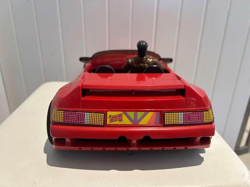 The JAMES BOND junior animated show Action Figure 1990s Hasbro toys