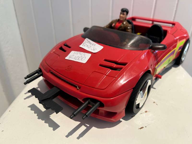 The JAMES BOND junior animated show Action Figure 1990s Hasbro toys