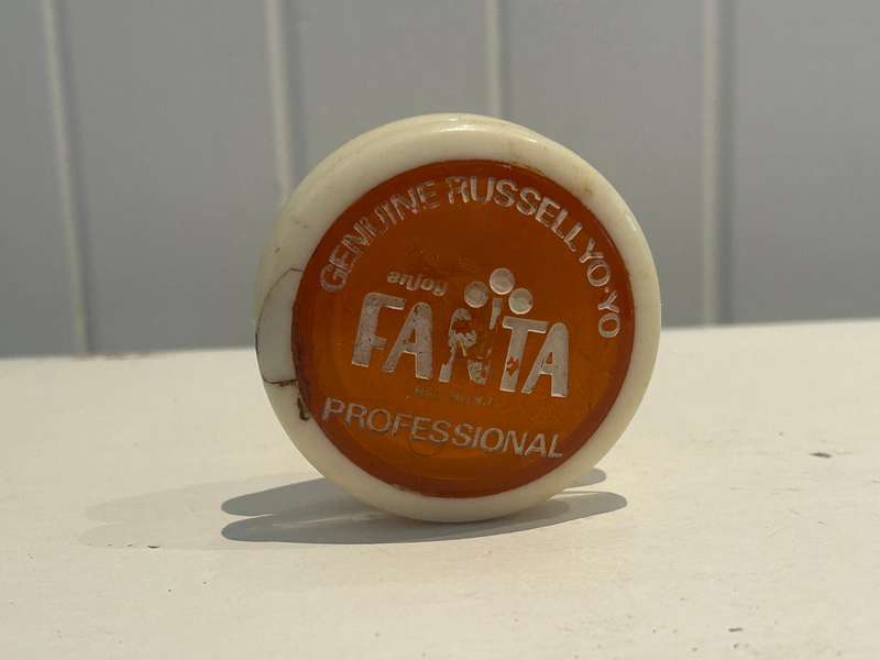 South African 1976 RUSSELL PROFESSIONAL FANTA YoYo. English & Afrikaans version