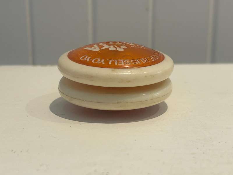 South African 1976 RUSSELL PROFESSIONAL FANTA YoYo. English & Afrikaans version