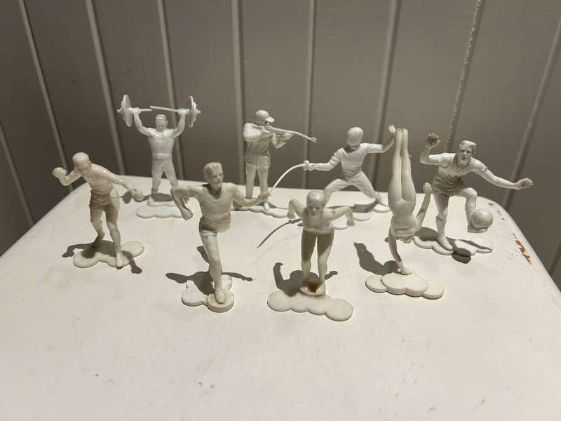 Genuine vintage 1964 Olympics Tokyo South African PEPSI Soda drinks promotional figures lot of 8