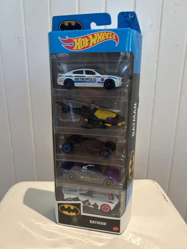 Hotwheels THE BATMOBILE & BATMAN related cars 5 car boxset