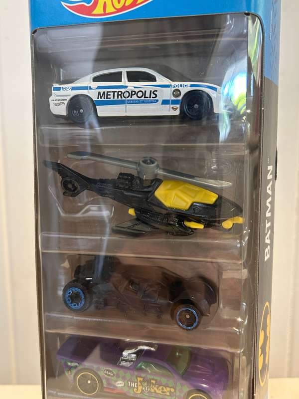 Hotwheels THE BATMOBILE & BATMAN related cars 5 car boxset