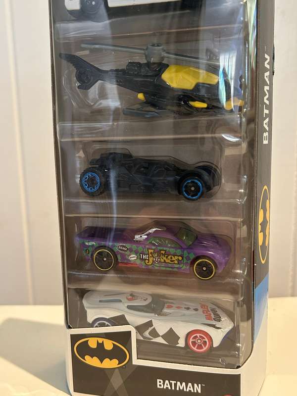 Hotwheels THE BATMOBILE & BATMAN related cars 5 car boxset
