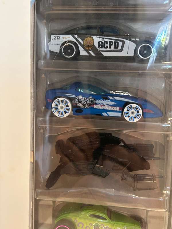 Hotwheels THE BATMOBILE & BATMAN related cars 5 car boxset