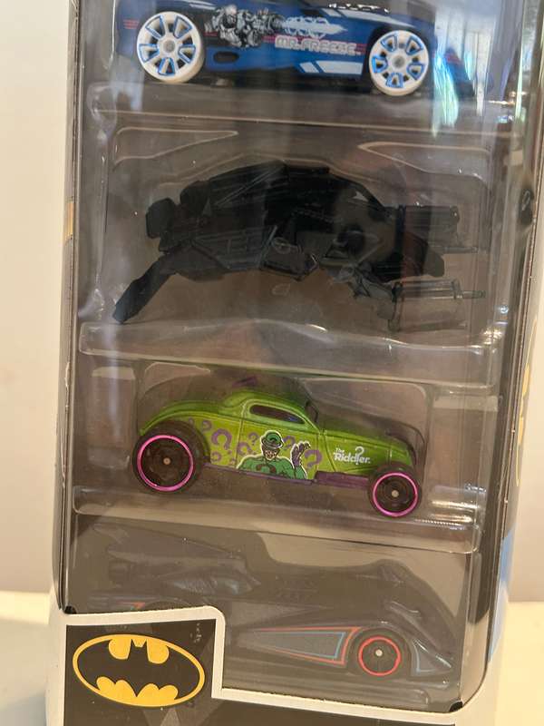 Hotwheels THE BATMOBILE & BATMAN related cars 5 car boxset