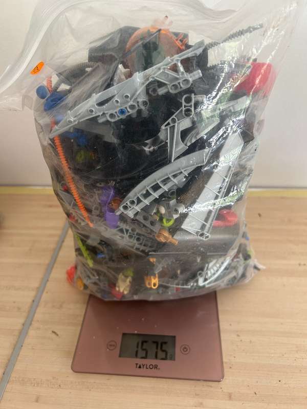 1.575kg of BIONICLE LEGO loose pieces lot