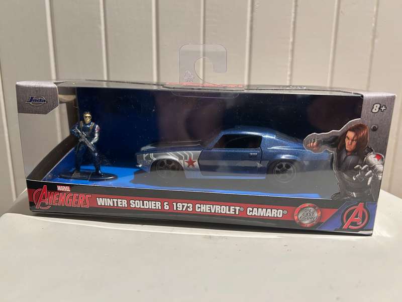 Marvel comics WINTER SOLDIER figure & Ford Mustang 1:32 scale by JADA