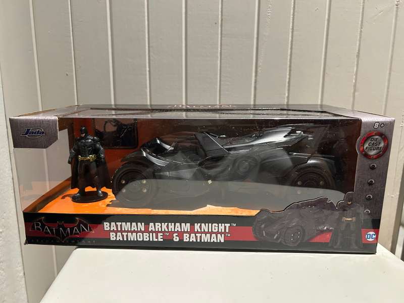 Jada diecast DC Comics BATMOBILES & BATMAN ARKHAM ASYLUM TV GAME 1:24 scale Super Hero metal figure