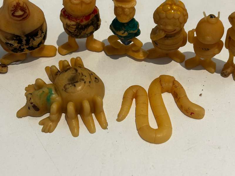 9 x 1982 Luck Packet vintage MAYA THE BEE mini figures