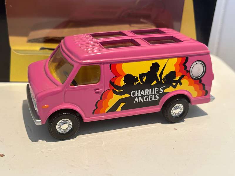 CORGi CC87501 CHARLIE'S ANGELS Van from the TV Series 2001 mint in box