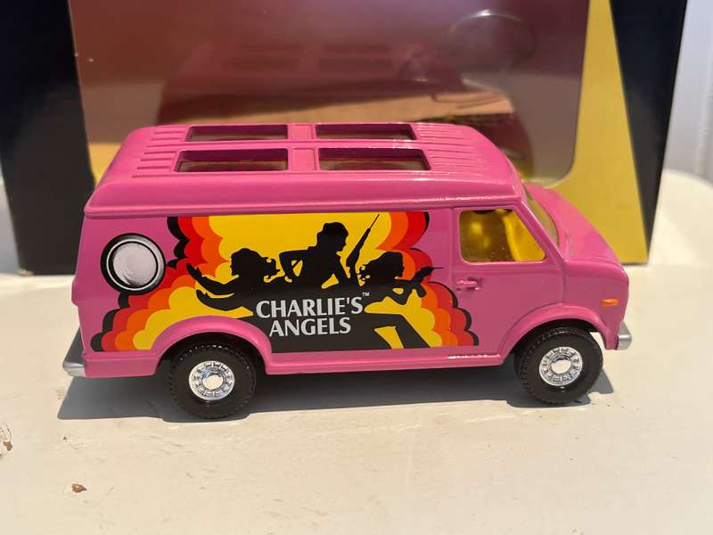 CORGi CC87501 CHARLIE'S ANGELS Van from the TV Series 2001 mint in box