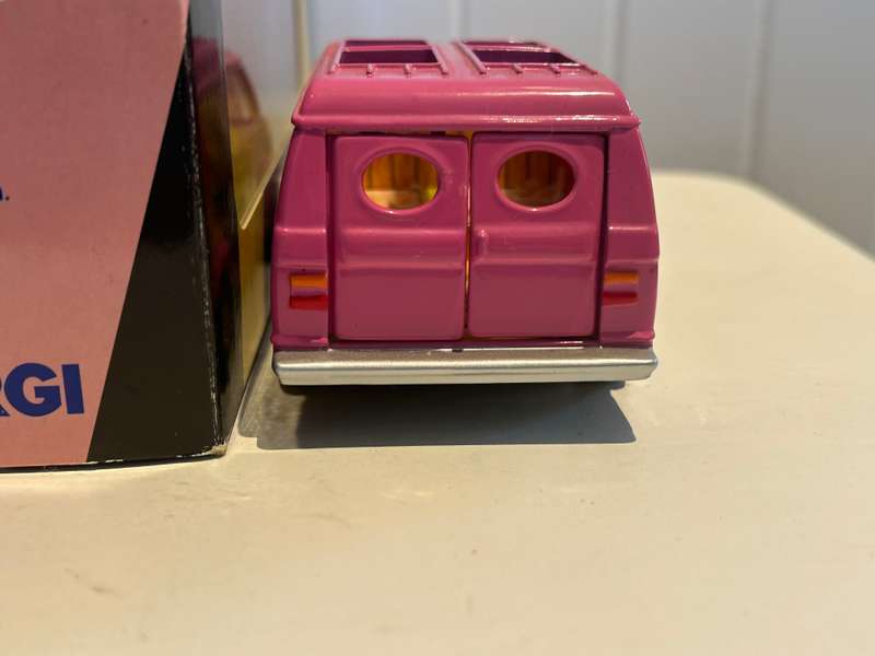 CORGi CC87501 CHARLIE'S ANGELS Van from the TV Series 2001 mint in box